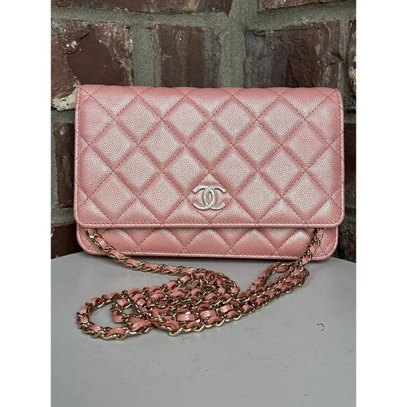 Chanel Wallet on Chain Quilted Iridescent Caviar 41129 - Picture 1 of 10